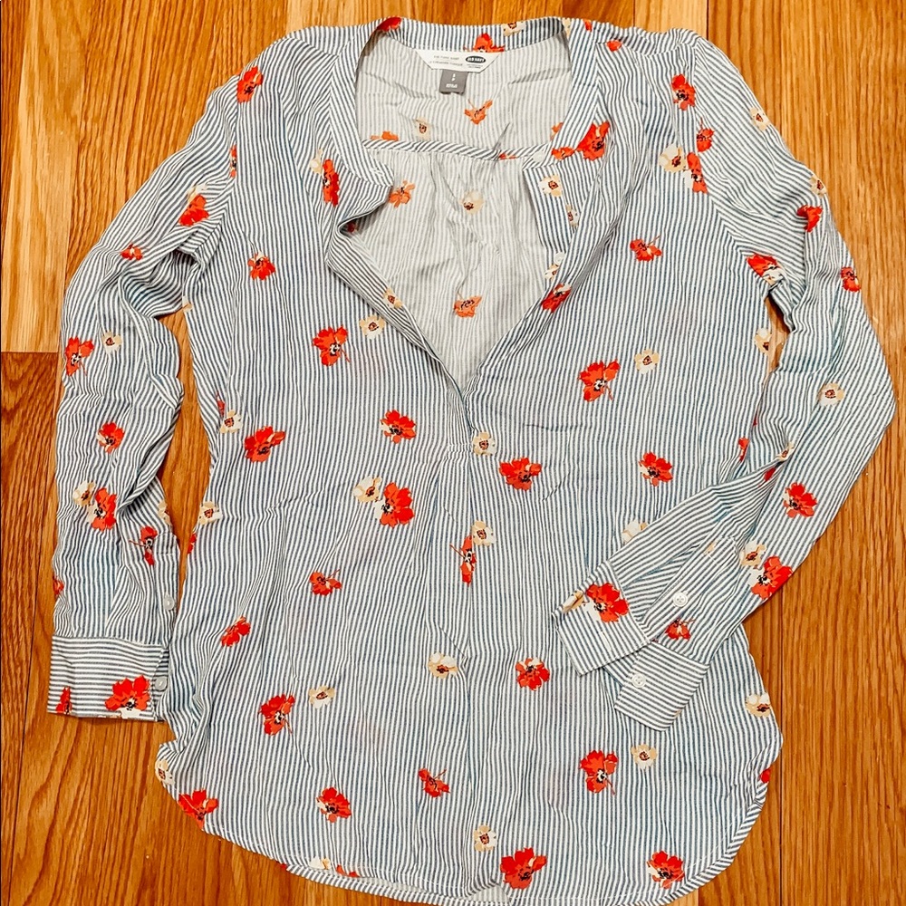 Old navy pinstriped blouse with flowers - Picture 2 of 2